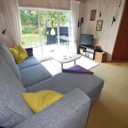 Three-bedroom Holiday In Logstor Løgsted